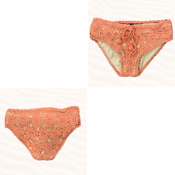 Beauty & the Beach Crochet Bottom - Picture 4 of 4